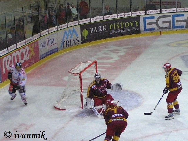 I.nhl CHR x JIH 14.10.09 035.JPG