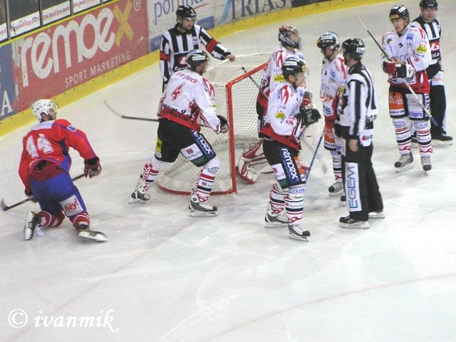 1.liga CHR x TRE 19.1.2011 039